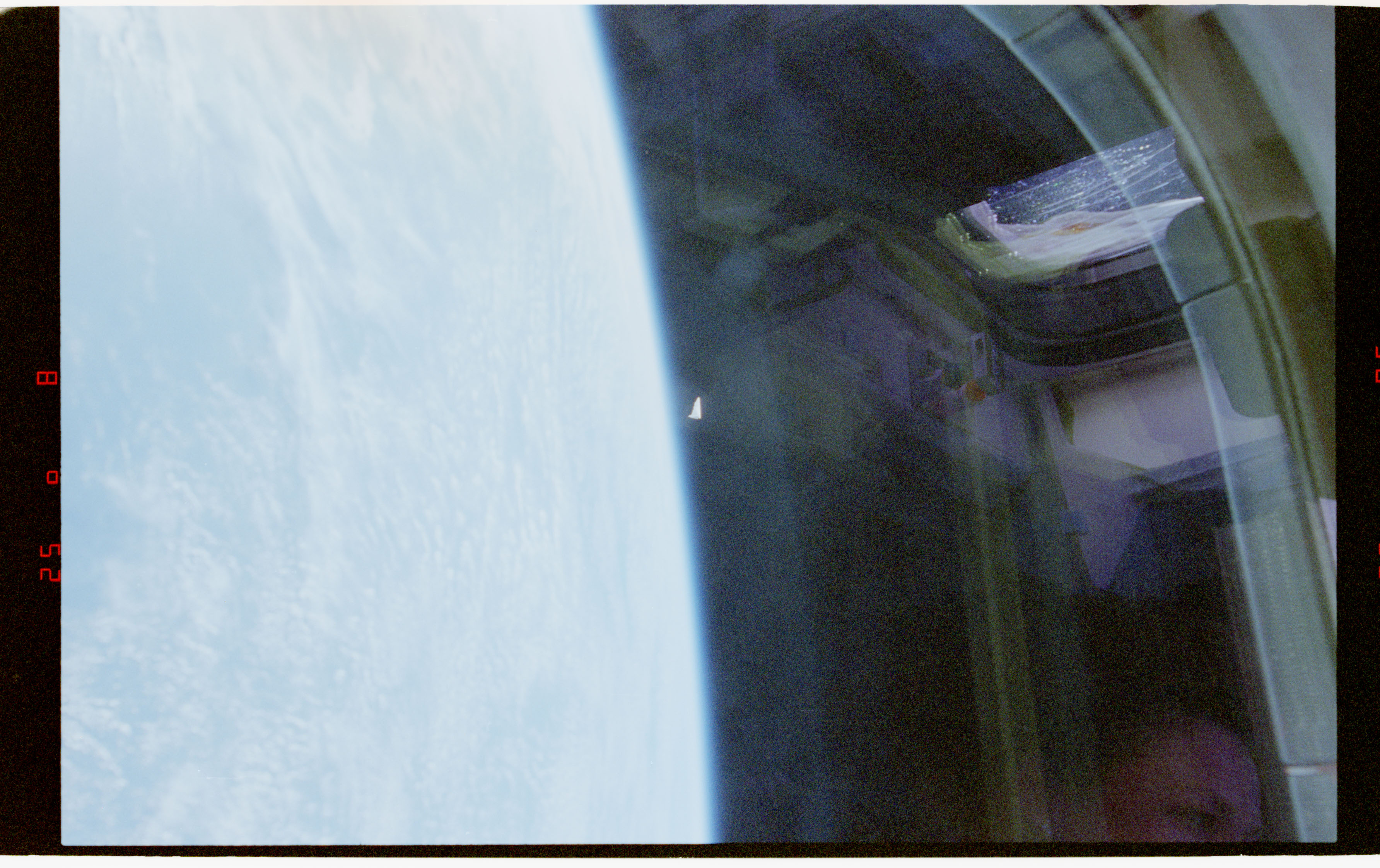 STS 80 Unidentified Object Image2 1996